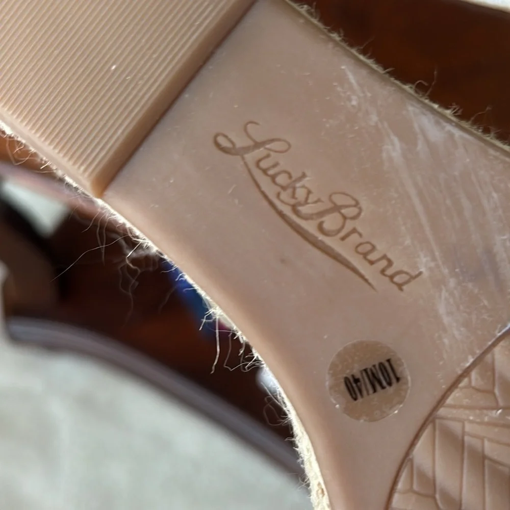 Brand New Lucky Brand Keela Genuine Leather Metallic Gold Tone Laser Cut Sandals